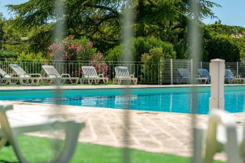 La Roque-sur-Pernes Casa | Traditional stone cottage in Provence