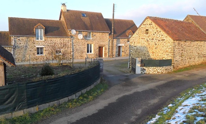 L'Epinay-le-Comte Casa | Casa de campo francesa de piedra tradicional.