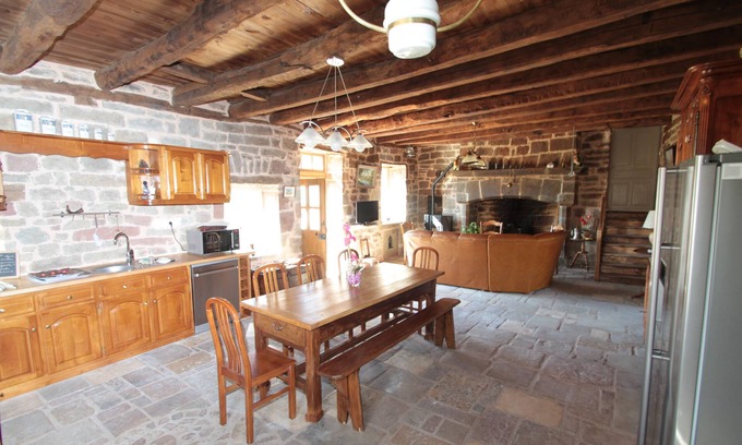 Noailhac Cabaña | Casa tradicional de piedra de la zona con jacuzzi, chimenea ****