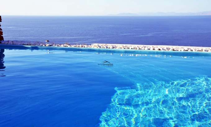 Kea Villa | Villa tradicional de piedra con piscina y fantásticas vistas al mar.
