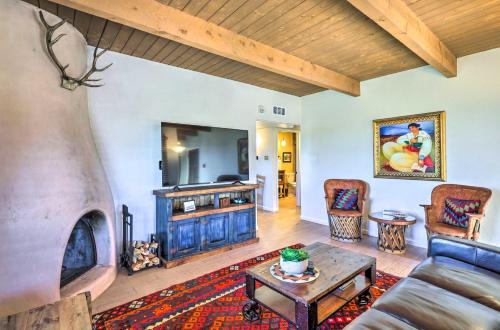 Northeast Santa Fe Apartamento | Traditional-Style Adobe Casita - Walk to Dtwn