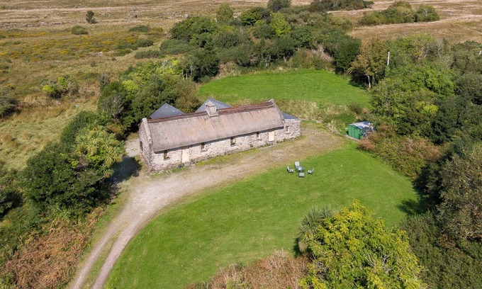 Templenoe Cabaña | Traditional style thatched cottage in Kenmare