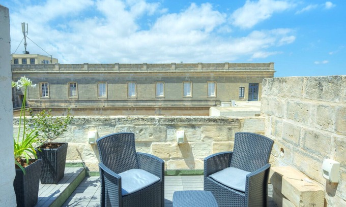 Floriana Chalet De Esquí | Traditional townhouse, terrace near Valletta WENG1-1