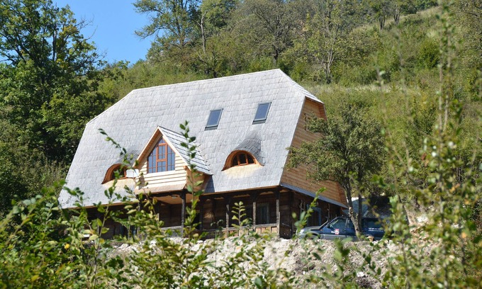Iara Casa | Casa tradicional de Transilvania
