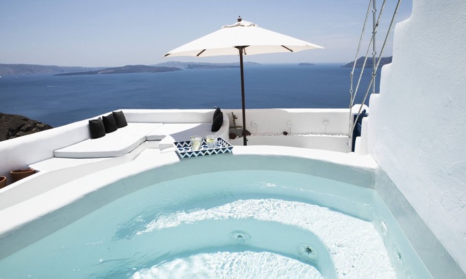 Oia Villa | Villa tradicional en Oia con jacuzzi y vista única del Volcán y la Caldera