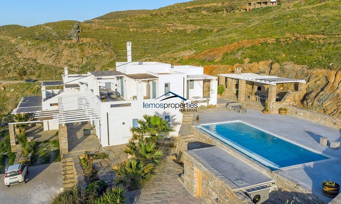 Kea Villa | Villa tradicional con vistas al mar y una piscina, ideal para familias numerosas