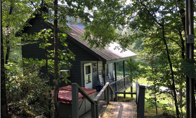 Townsend Cabina | Trail's End Cabin at Country Manor Acres