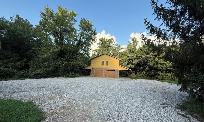 Matewan Cabina | Trailhead Riverfront Cabin