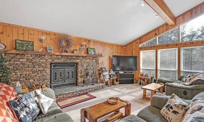 Champion Casa | Trailside Chalet featuring Wrap Around Deck & Private Hot Tub just outside of 7 Springs Resort