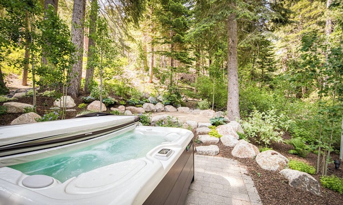Alpine Meadows Casa | Trailside in Alpine by Tahoe Getaways - Pet-Friendly 6BR w/ Hot Tub & Shuttle