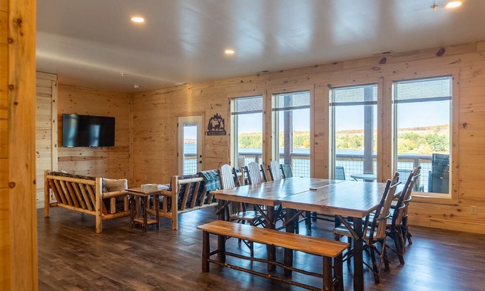 Atlantic Mine Cabina | Trailside Sauna Bunk Cabin 16B