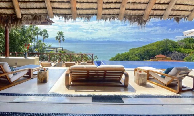 La Cruz de Huanacaxtle Apartamento | Luxury staffed villa with access to beach