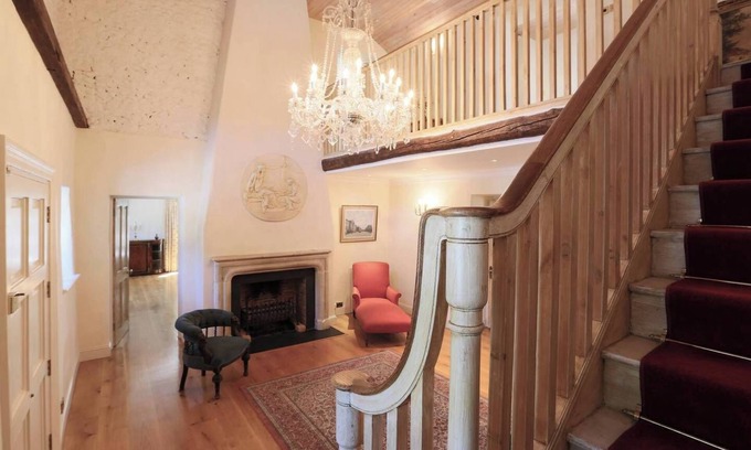 Malahide Casa | Tranquil 18th Century with tennis court!