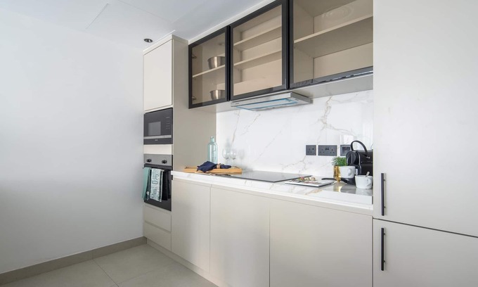 Al Sabkha Apartamento | Tranquil 1BR with Community Views in The Greens