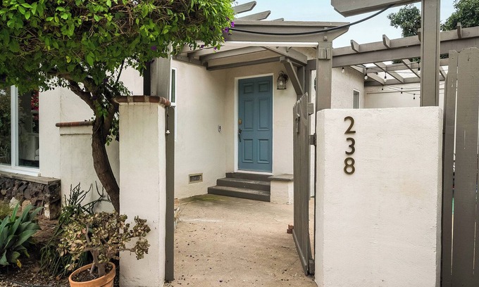 Ventura Casa | Tranquil 2-bedroom bungalow in Ventura for a peaceful getaway