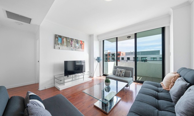 Ultimo Apartamento | Tranquil 2 BR Apt with Parking/Darling Harbour-10mins Walk