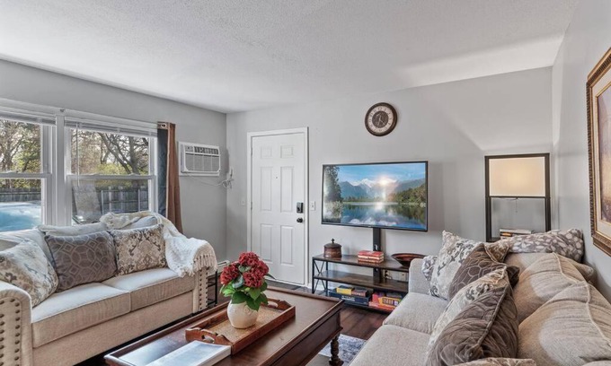 Spring Lake Park Apartamento | Tranquil 2BR Apt Mpls - 8073 Apt 1