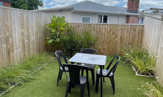 Henderson Casa | Tranquil 2BR House on Te Kanawa Crescent