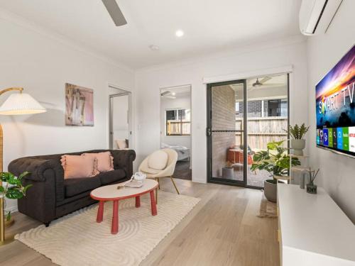 Browns Plains Casa | Tranquil 2BR Retreat with Local Charm and Comfort