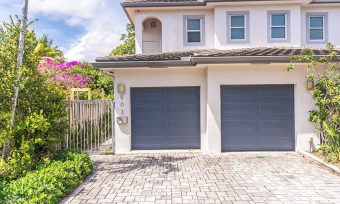 Croissant Park Casa | Tranquil 3-bedroom house in Fort Lauderdale with WiFi and AC