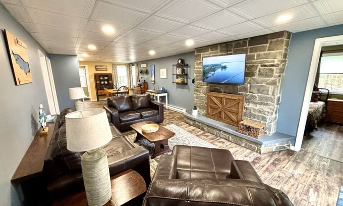 Blossvale Cabaña | Tranquil 3-bedroom Sylvan Beach Cottage