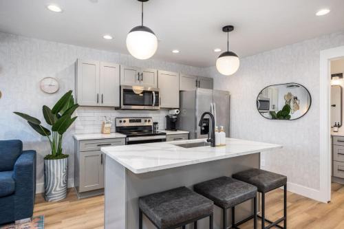 Hillsboro Village Apartamento | Tranquil 3 Beds 2 Bedroom Nashville Condo - Walk to Grocery & Restaurants