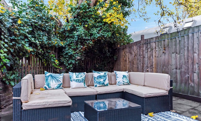 Canonbury Casa | Tranquil 3 BR Escape: For Families or Groups