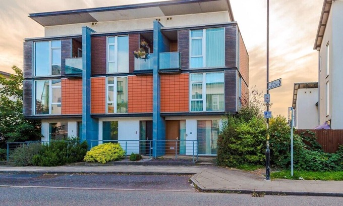 Manchester Casa | Tranquil 3 Bedroom Manchester Retreat With Parking