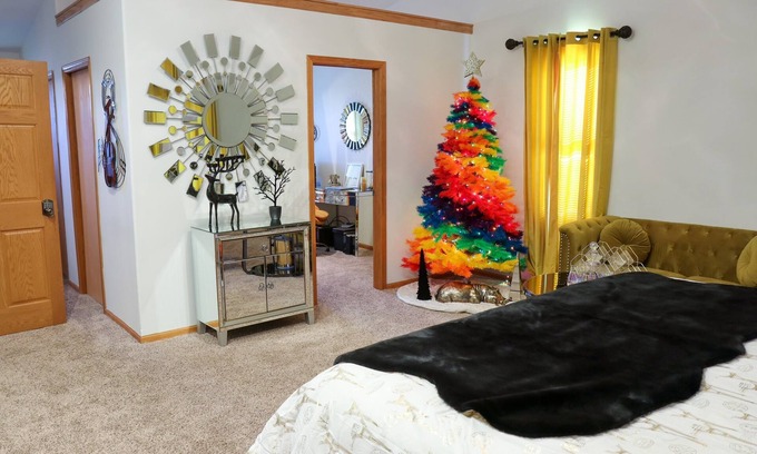Fox Valley Casa | Tranquil 4-bedroom house in Glen Ellyn.Your ideal home away from home!