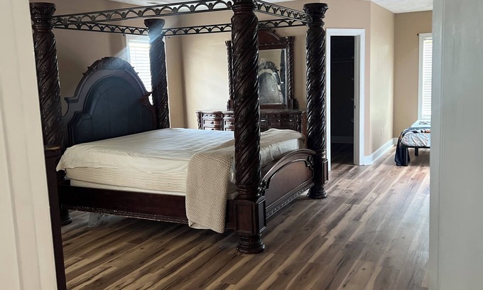 Rockfish Casa | Tranquil 5-bedroom 3 bath spacious modern house.