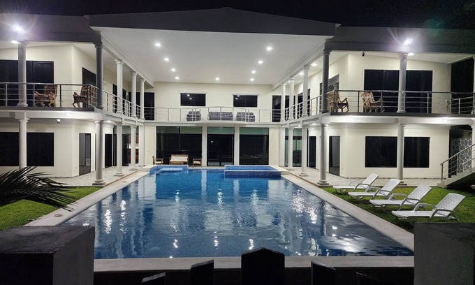Playa El Pimental Casa | Tranquil 6-bedroom house with AC,open bar and pool in Playa El Pimental