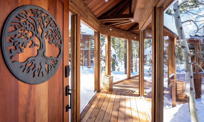 Alpine Meadows Cabina | Tranquil 60s cabin, 4min to skiing, free shuttle
