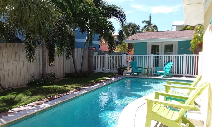 Holmes Beach Apartamento | Tranquila Anna Maria Island Resort, Unidad 3 ... Solo 4 unidades, todos los servicios, VIDEO.