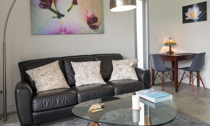 Venice Cabaña | TRANQUIL AND CONTEMPORARY SECLUDED GUEST HOUSE, VENICE CA