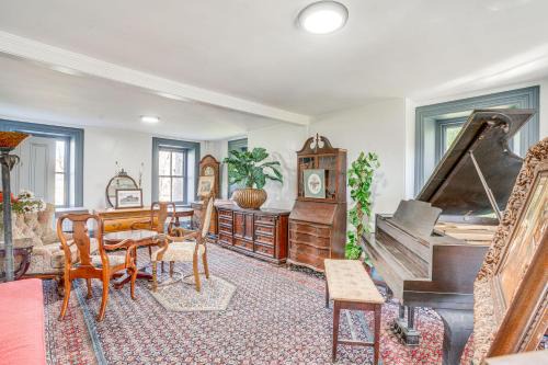 Norristown Casa | Tranquil and Historic Estate Near Valley Forge