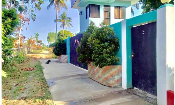 San Remigio Casa | Tranquil B & B with AC/Rooftop Lounge/Bar/Cabanas and Gourmet Kitchen