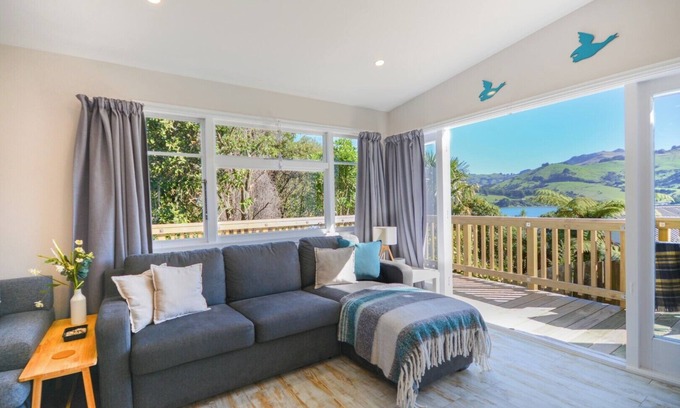 Duvauchelle Apartamento | Tranquil Bay Family Retreat | Relax, Recharge
