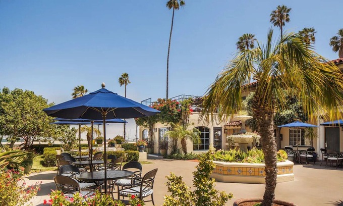 West Beach Casa | Tranquil Beach Retreat: Boutique Stay with Spectacular Views & Beach Access