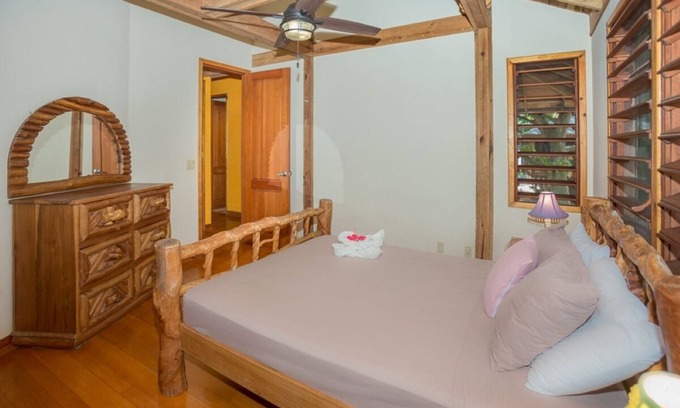 Roatan Casa | Tranquil Beachfront Bungalow, Gated Resort, Pool, Bar, Restaurant, Security 24/7