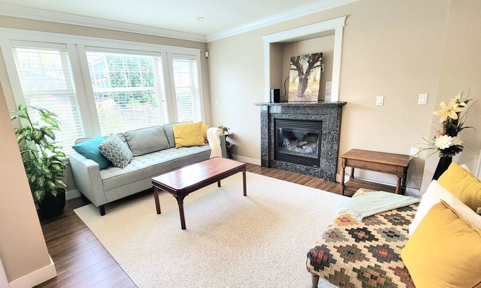 Mount Pleasant Casa | Tranquil & Bright 4 Bed/2.5 Bath in Mount Pleasant