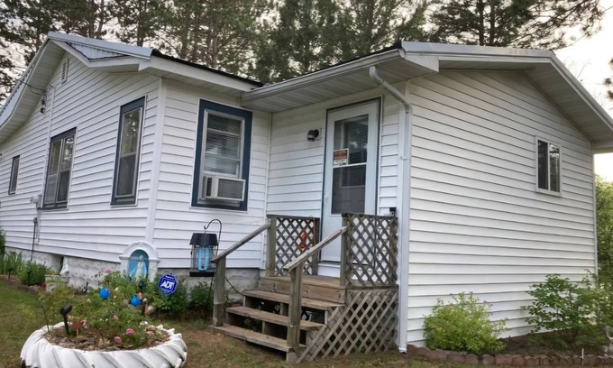 Argonne Cabina | Tranquil cabin with AC in charming Argonne and 170 ft of frontage and 7 acres