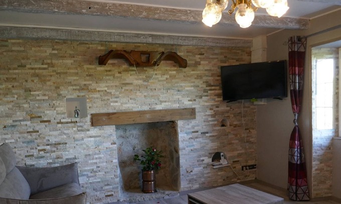 Sansac-Veinazes Cabaña | Casa de campo tranquila en Sansac con balcón