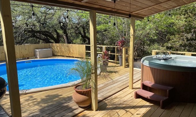 Wimberley Cabina | Cabaña privada con encanto con piscina privada y bañera de hidromasaje