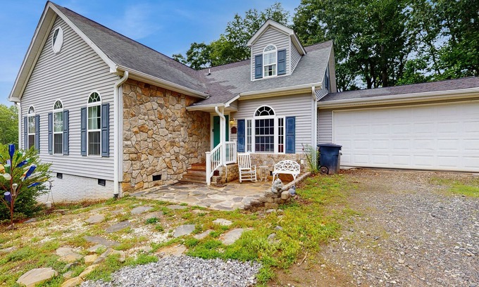 Arden Casa | Tranquil Dog- Friendly Riverfront Home with Fill Kitchen and WIFI