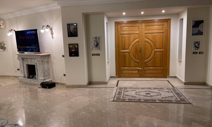 New Cairo Apartamento | Tranquil apartment with AC in Second New Cairo Qism