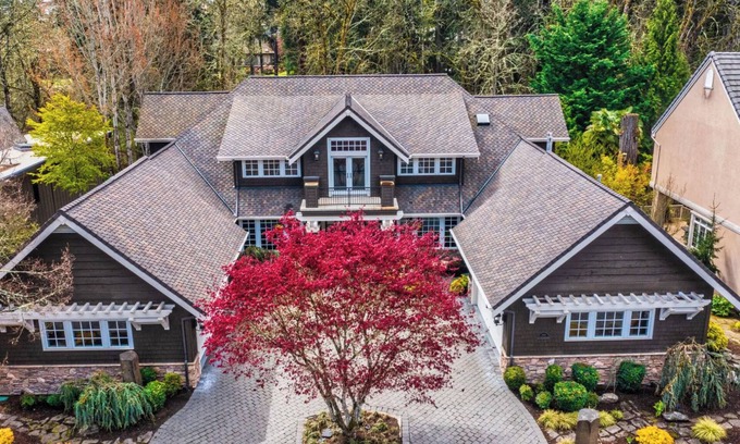 Hillsboro Casa | Tranquil Forest Chateau: hot spa, home theatre, outdoor bbq, w/ lush green views