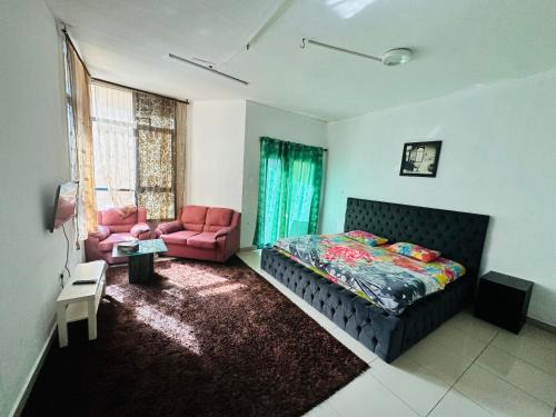 Ajman Casa | Tranquil Haven:King Bed, Ensuite, Master Bedroom