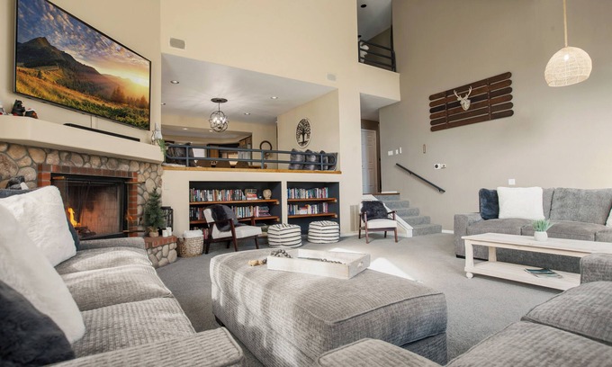 Running Springs Casa | Tranquil Home in Running Springs, CA 5 Beds, Game Room