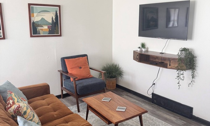 Lovington Casa | Tranquil Home in the Heart of Des Moines