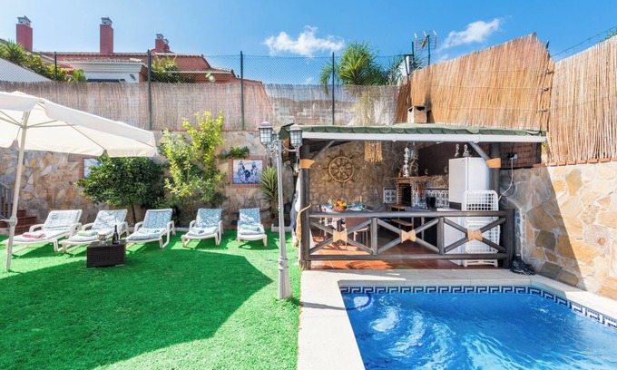 Benalmadena Casa | Tranquila casa a poca distancia de las principales atracciones con piscina, terraza, jardín